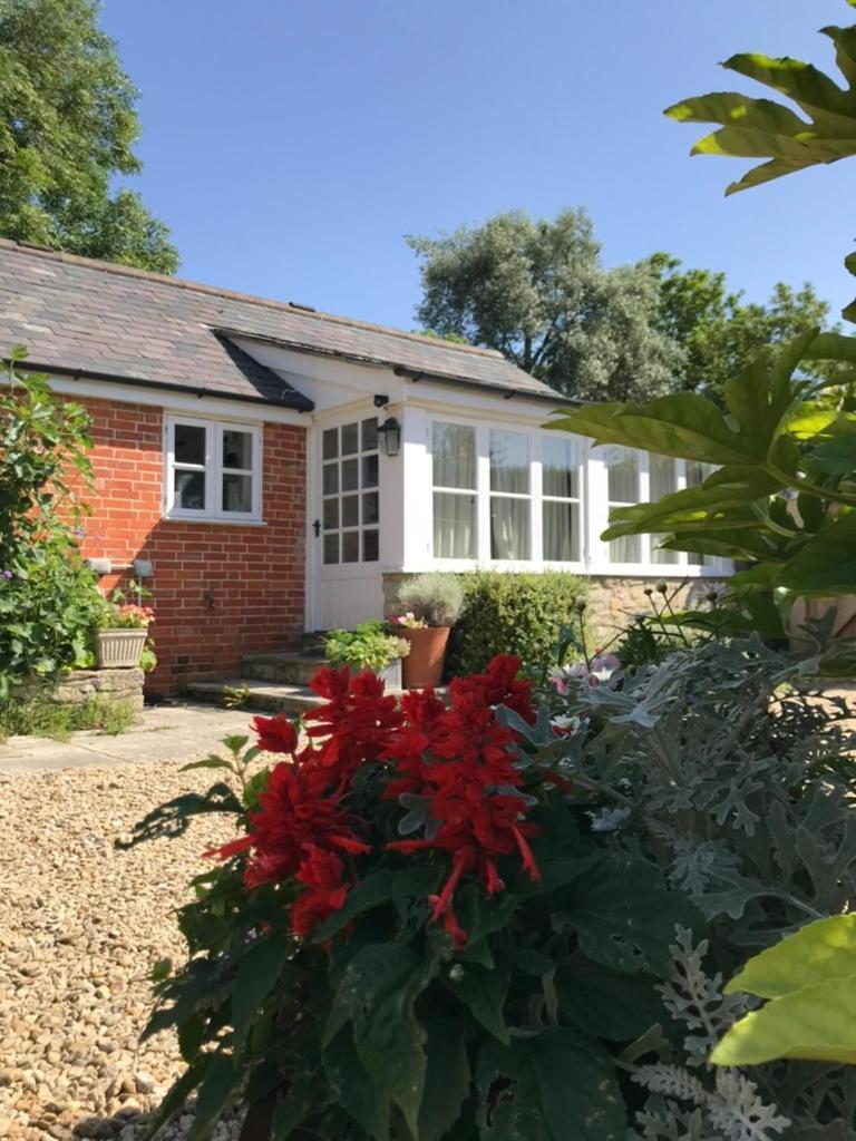 Norburton Hall Cottages ブリッドポート エクステリア 写真